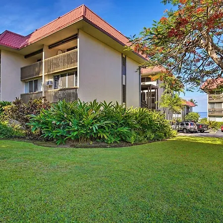 Kona Condo With View, Walk To Beach And Restaurants